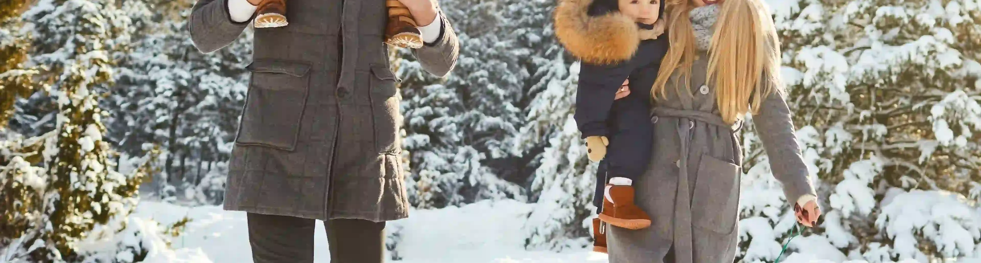 Gelukkig gezin klaar voor de winter