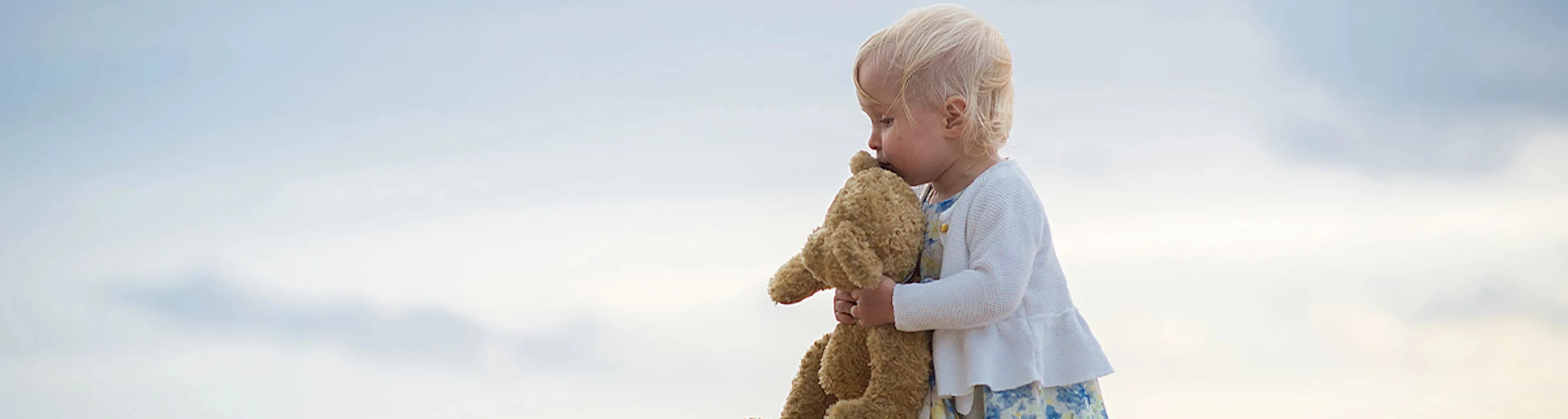 Bambina che presenta l’eczema sul viso