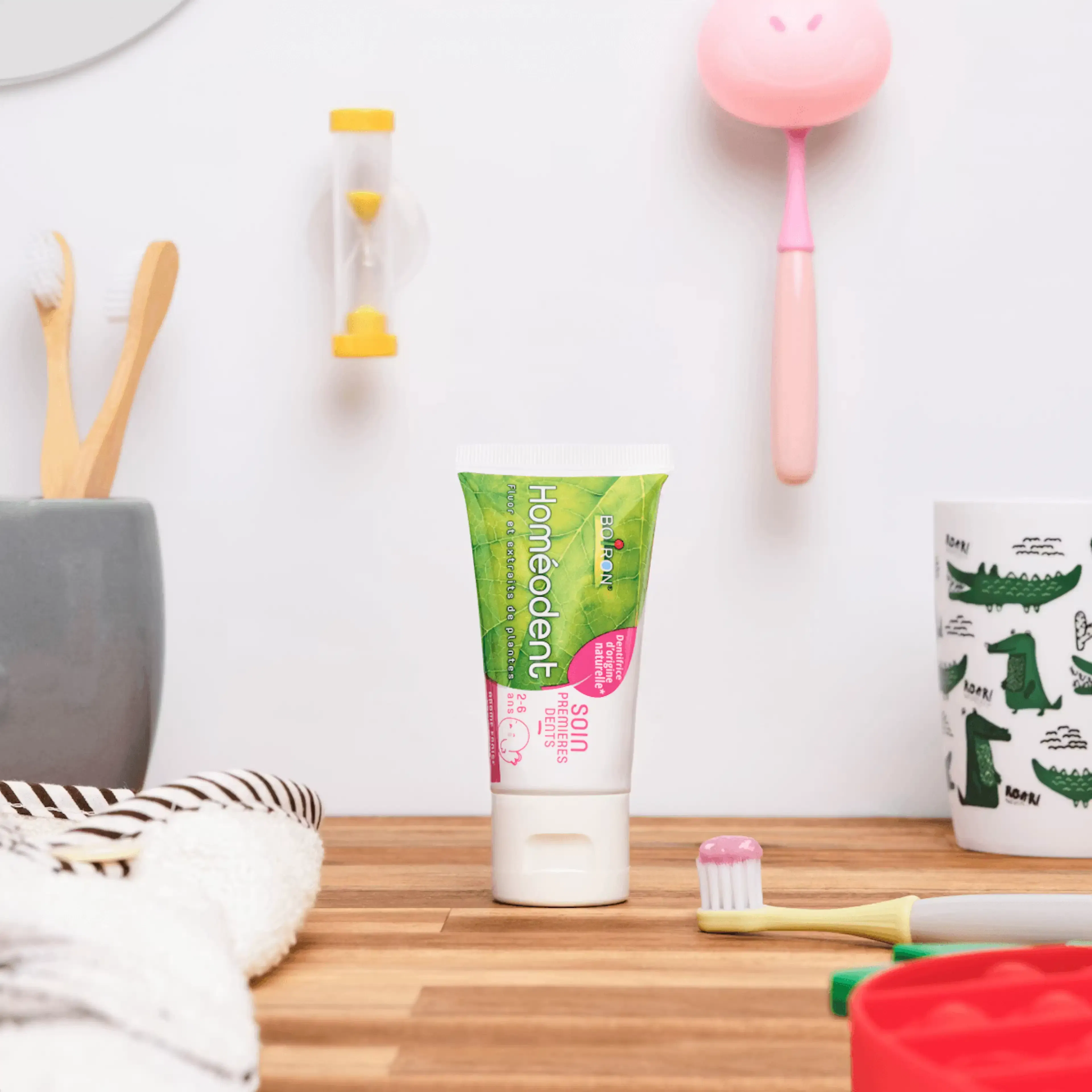 Dentifrice Homeodent soin premières dents tube fraise/framboise