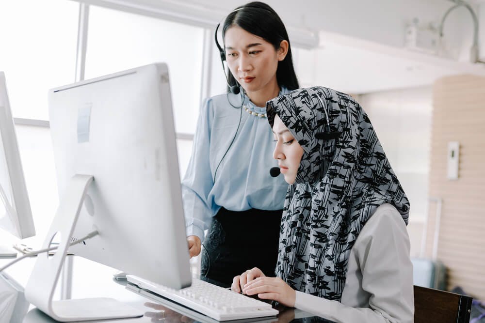 A coach teaching a new female employee about work