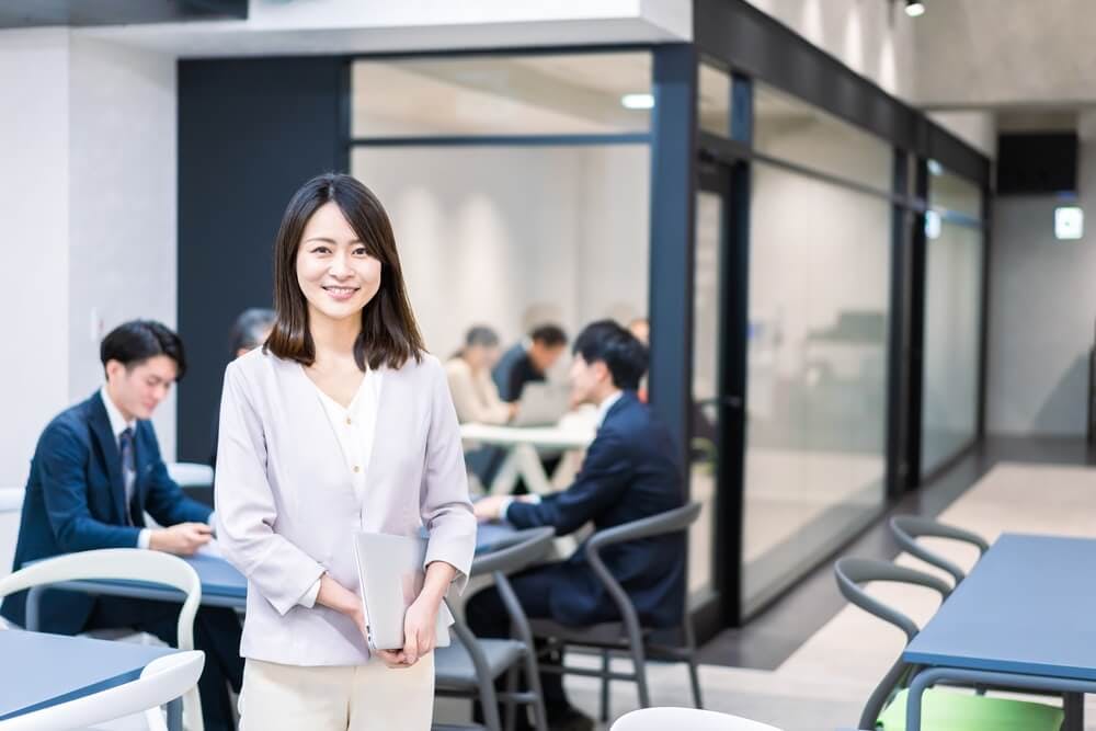 Female leader in charge of a big corporate team