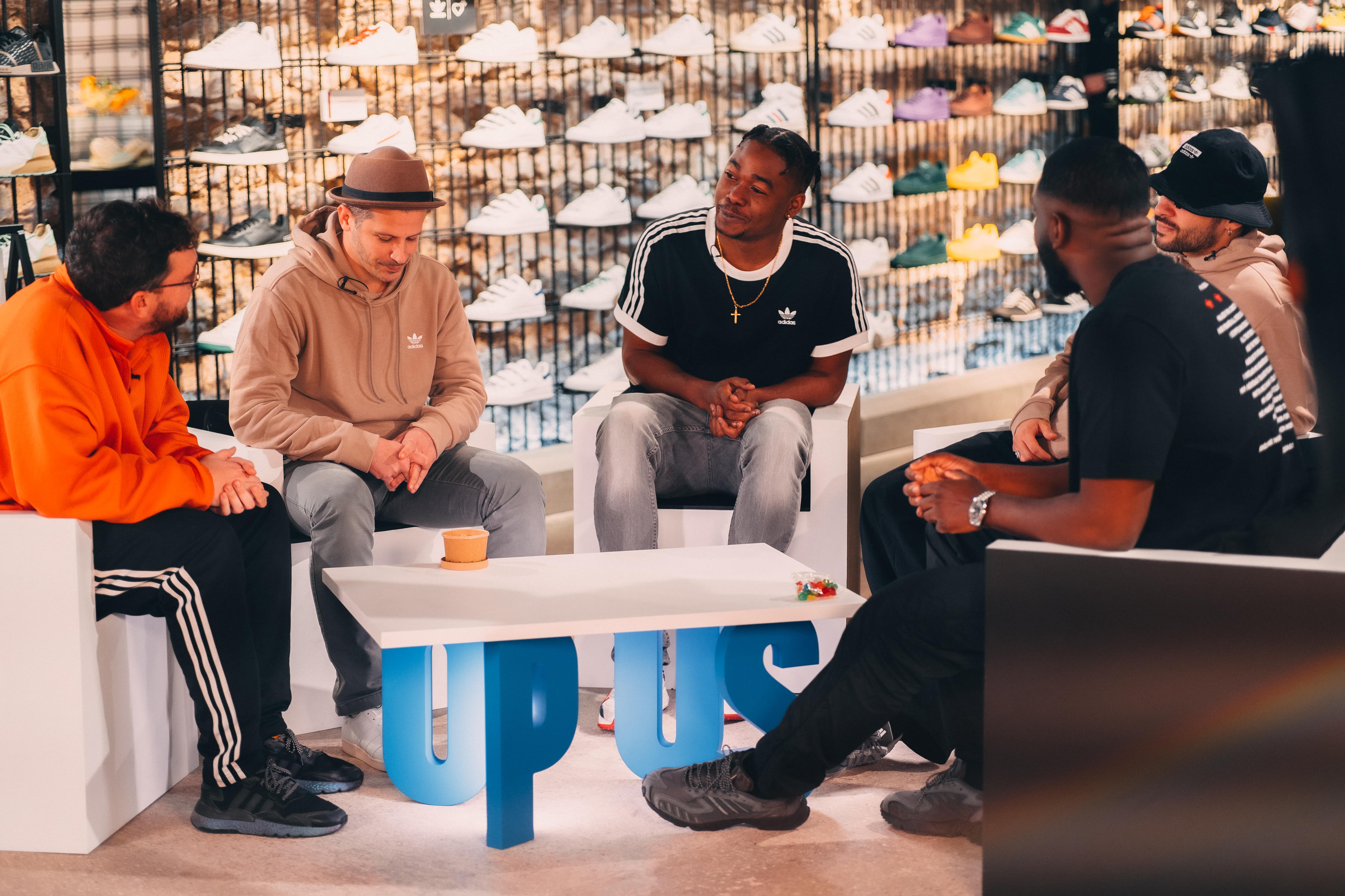 Adidas émission Dinos