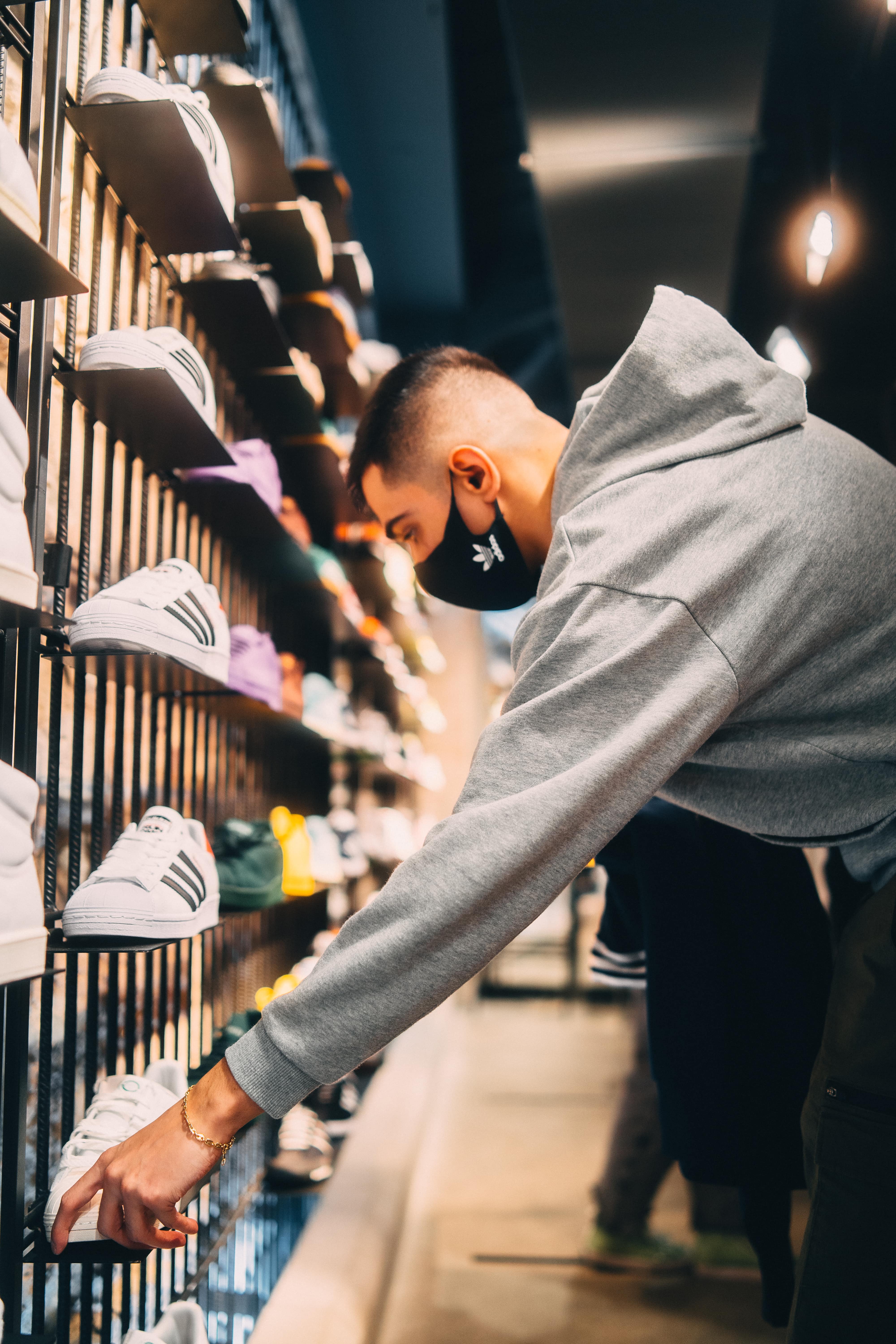 Adidas émission Dinos