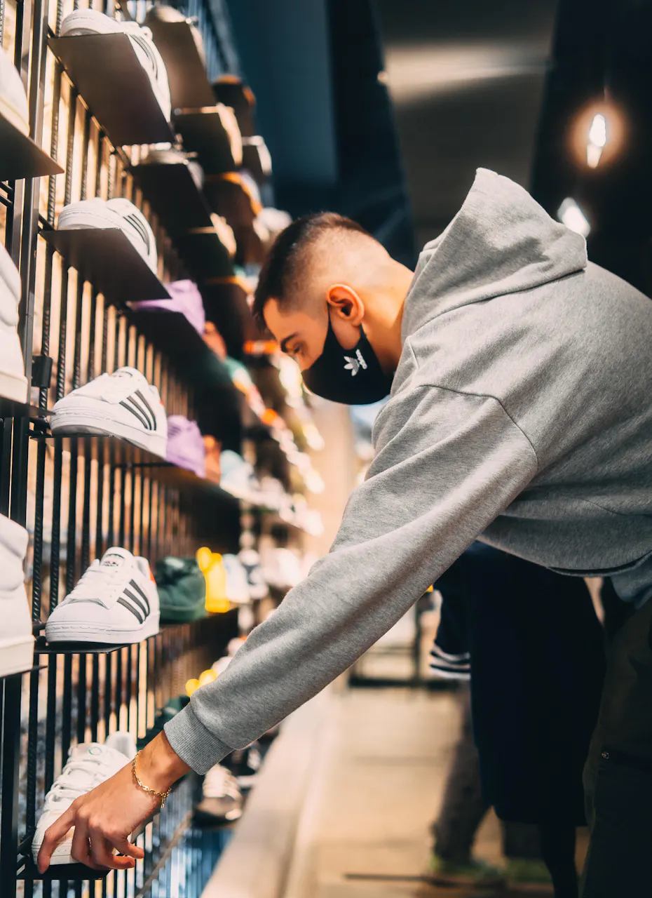 Adidas émission Dinos