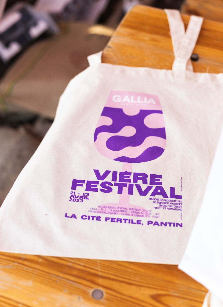 Un tote bag brandé "Gallia Vière Festival".