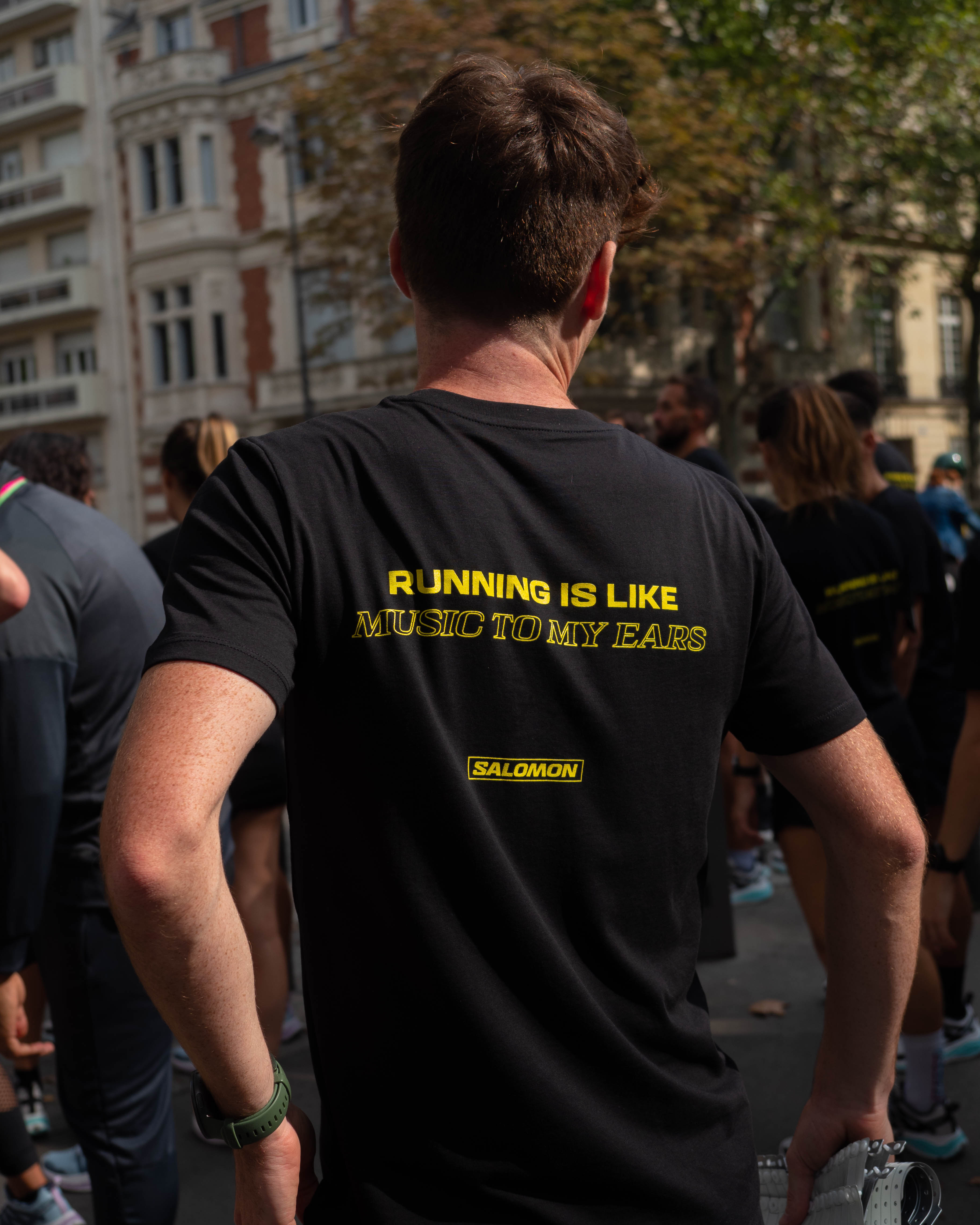 Le t-shirt d'un coureur Salomon