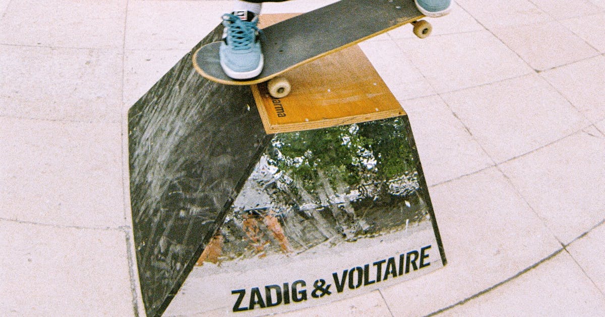 Skateur sur module Zadig & Voltaire