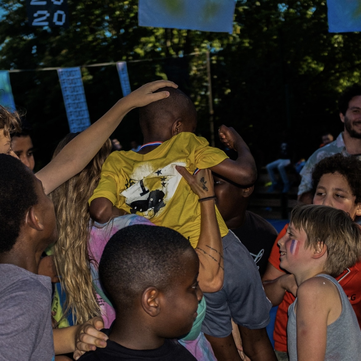 La fête du foot par Belleville Championne Ligue + BON ESPRIT