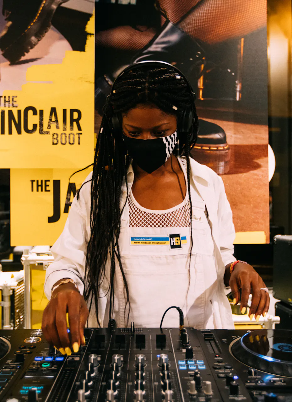 livestream dr martens