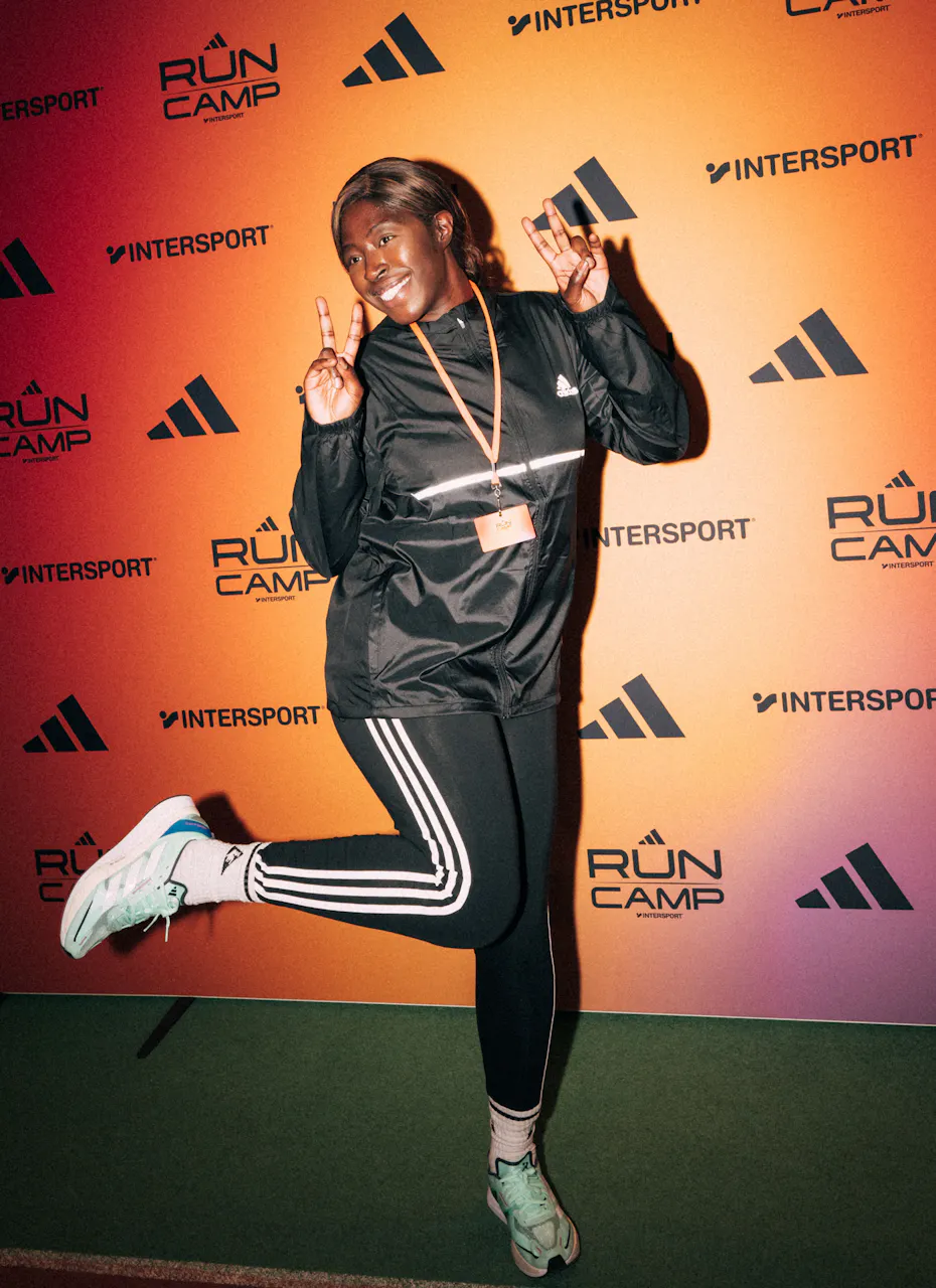 Une coureuse qui pose