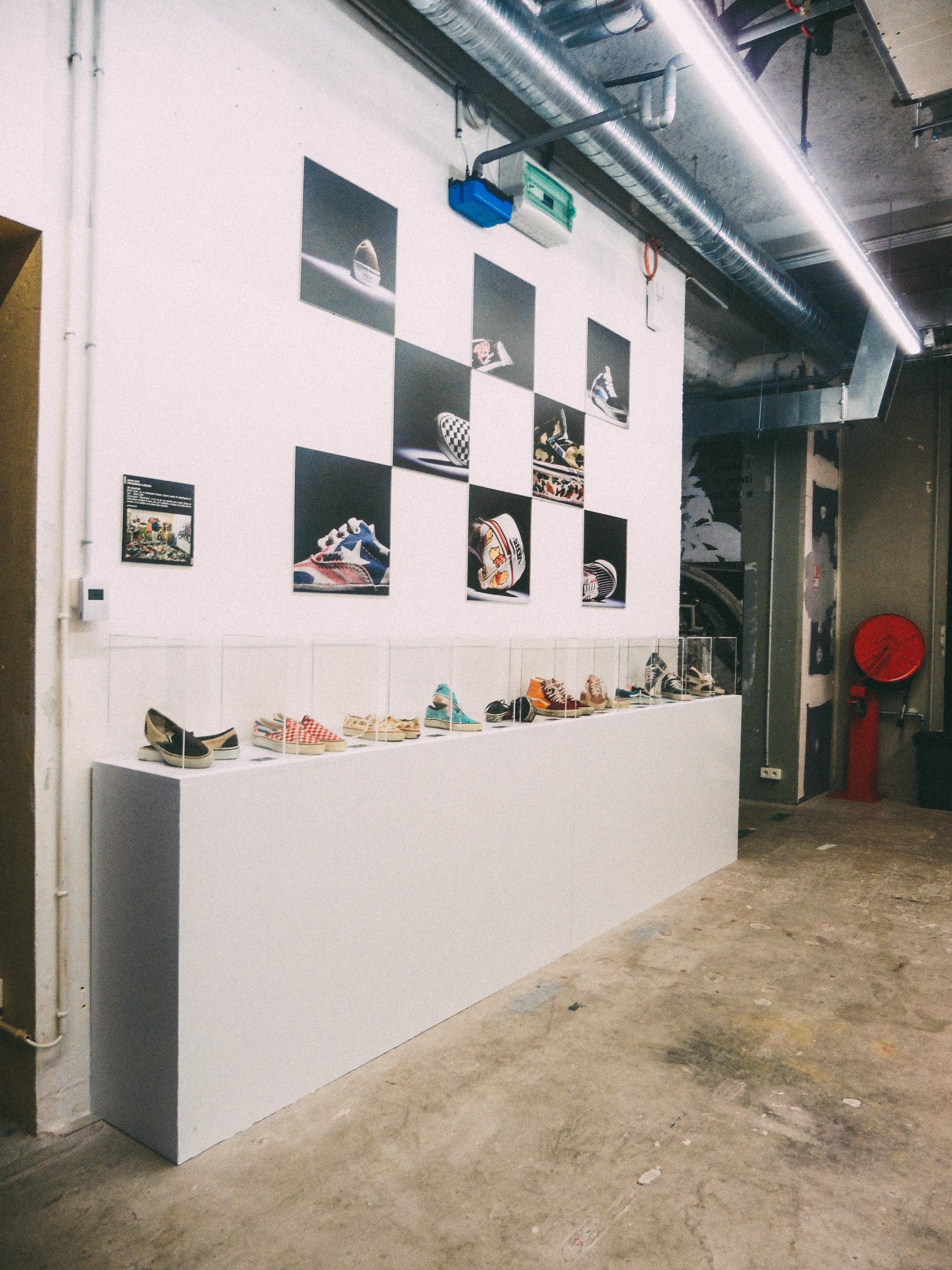 Exposition des 10 paires vintage made in US du collectionneur Dimitri Coste.