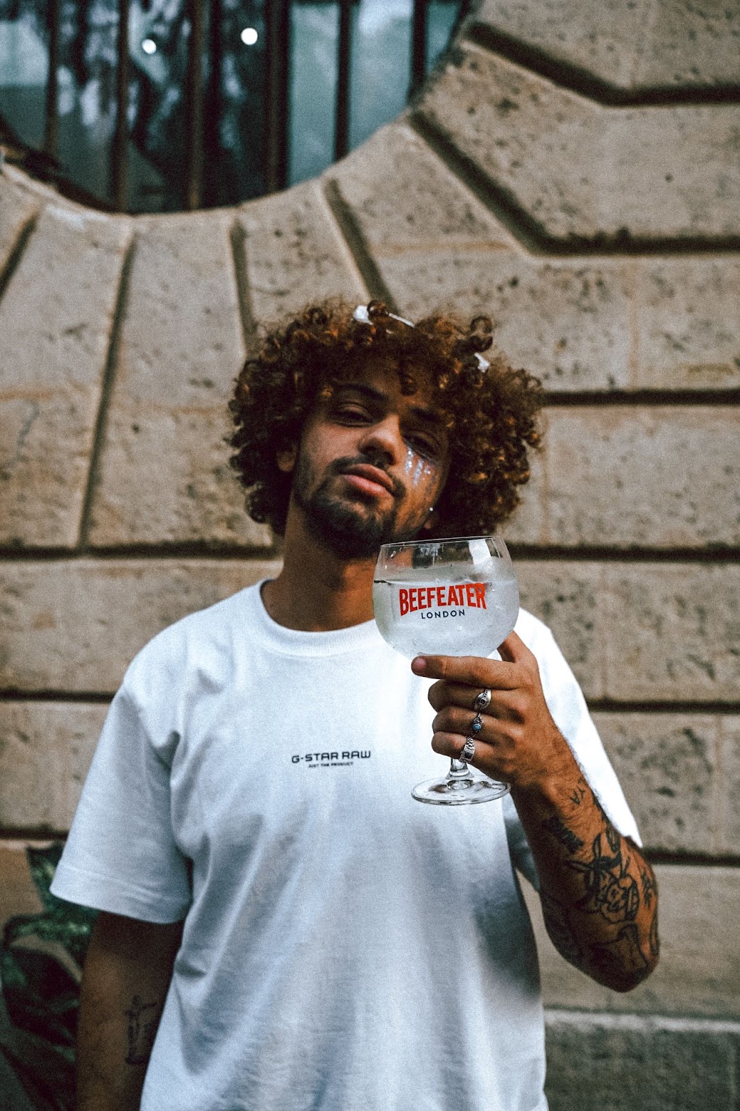 Une personne et son verre Beefeater 