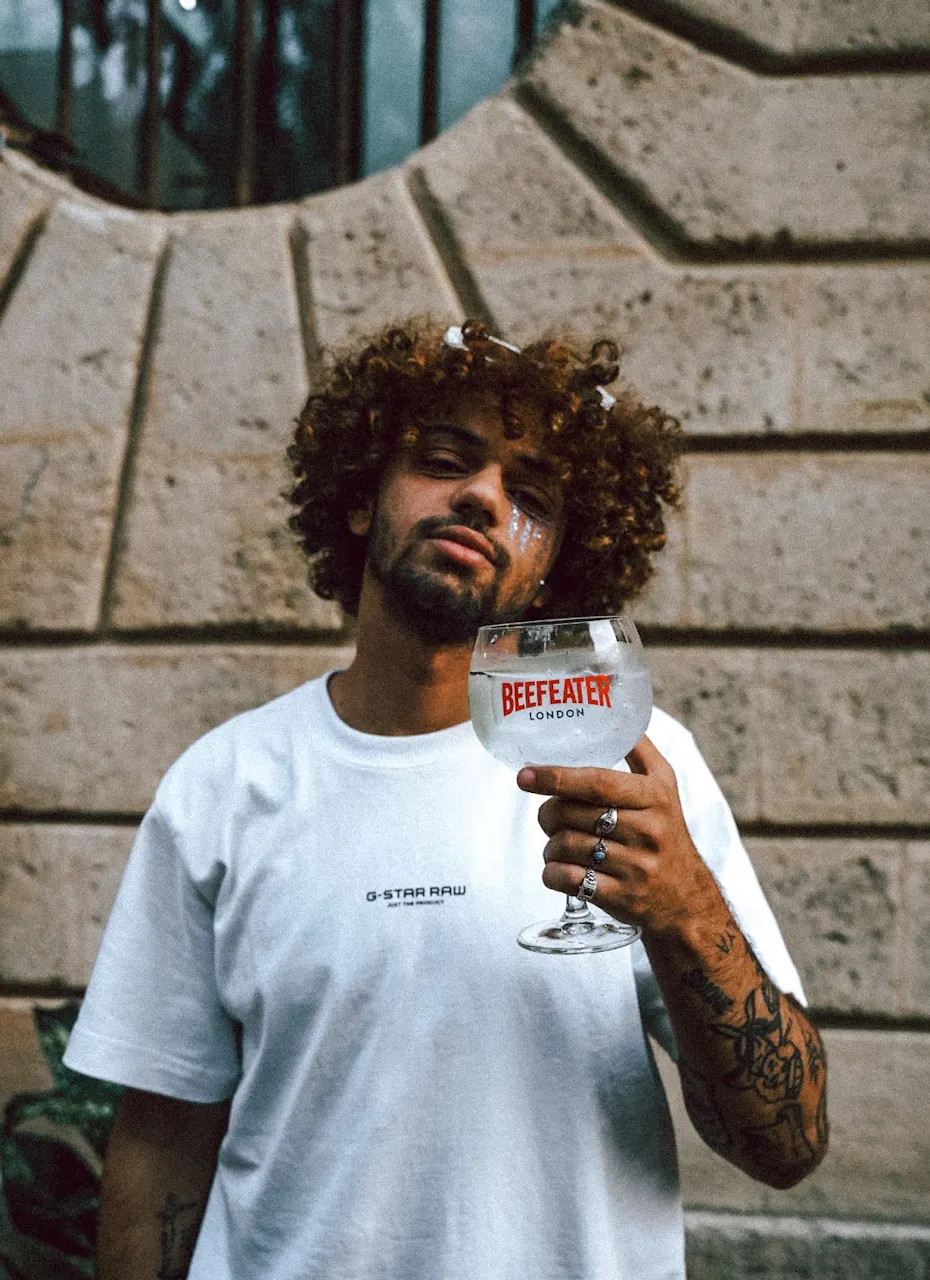 Une personne et son verre Beefeater