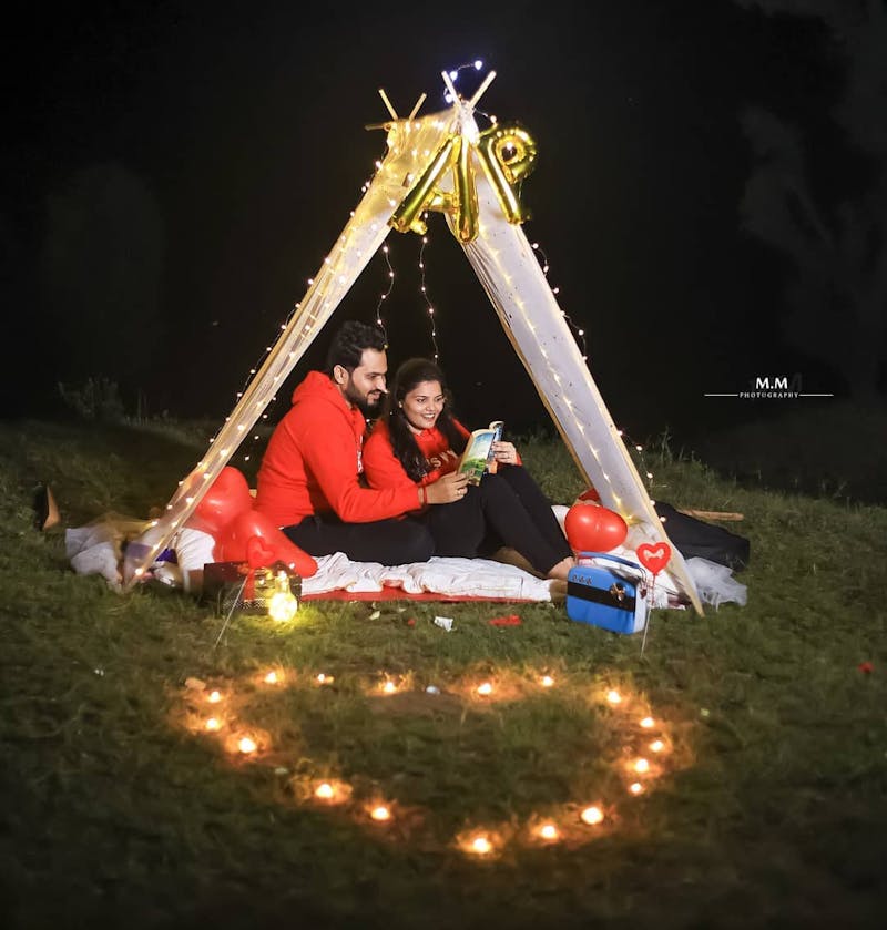 Camping pose