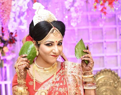 bengali bride photoshoot pose