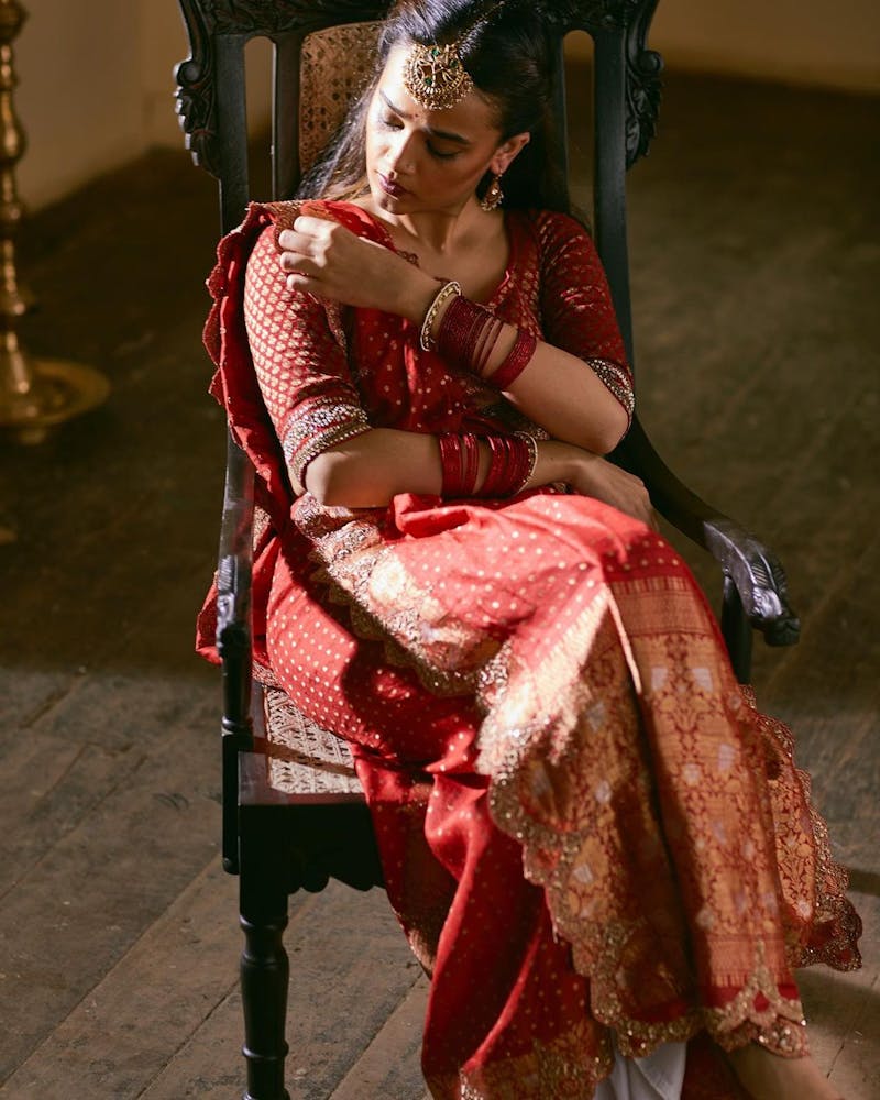 Red butti benarasi