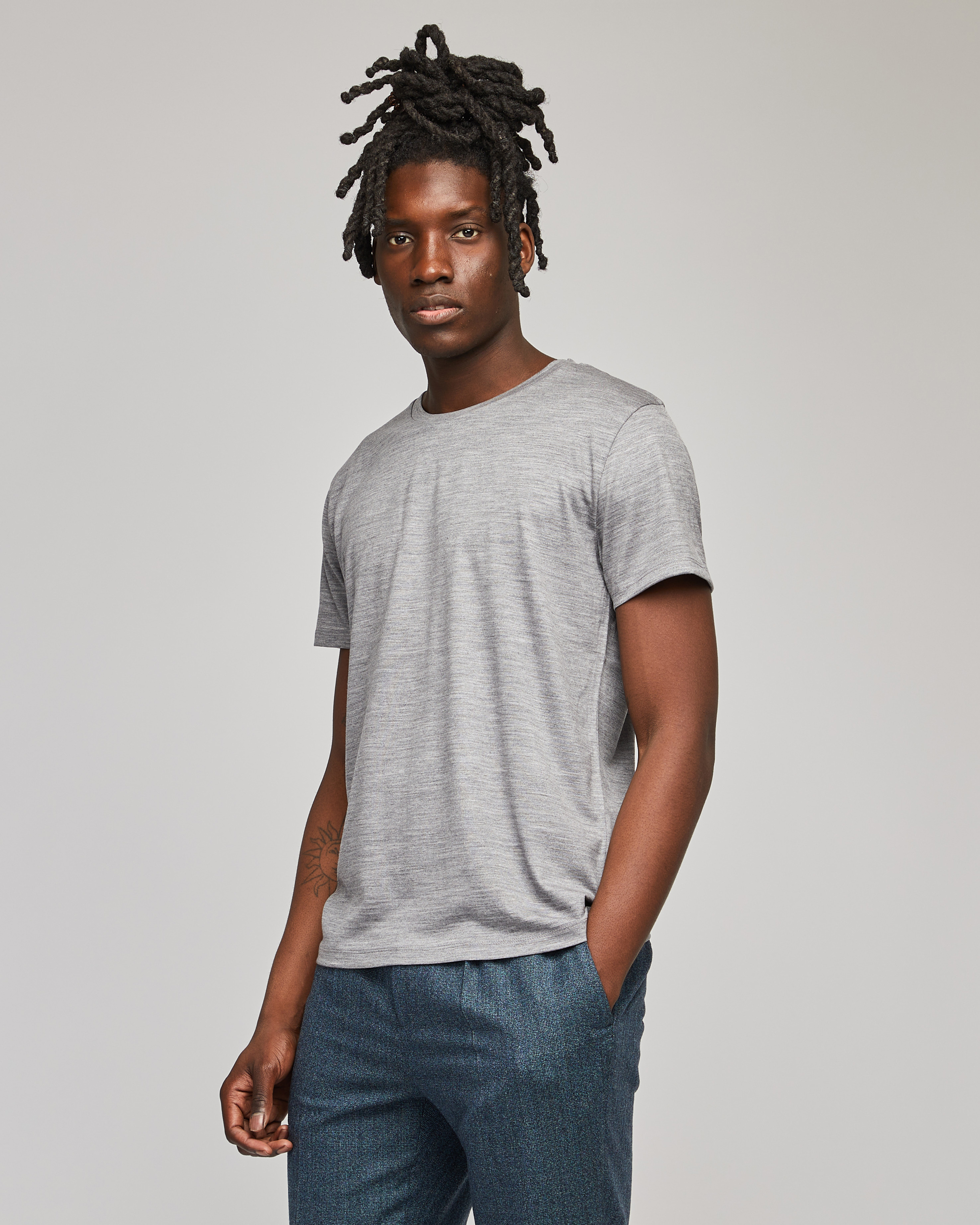 ESPRIT – T-shirt en coton mélangé à poche-poitrine sur notre boutique en  ligne