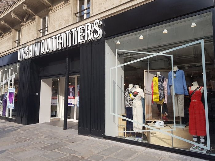 Mais que vaut Urban Outfitters, le géant américain qui vient de