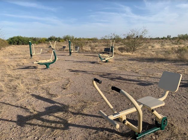 Aparatos de ejercicio en el Ecoparque