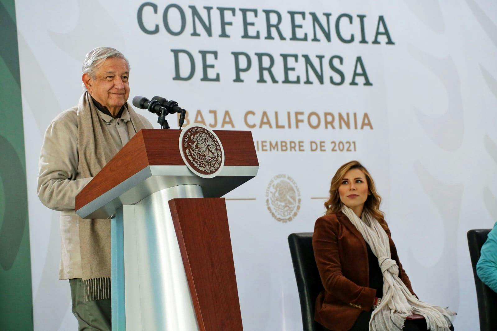 AMLO y Marina dle Pilar en conferencia de prensa en Mexicali.