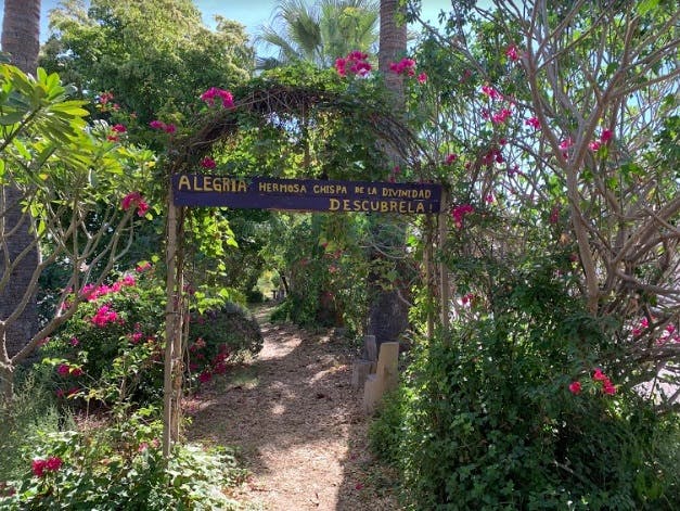 Entrada al Bosque de la Alegría