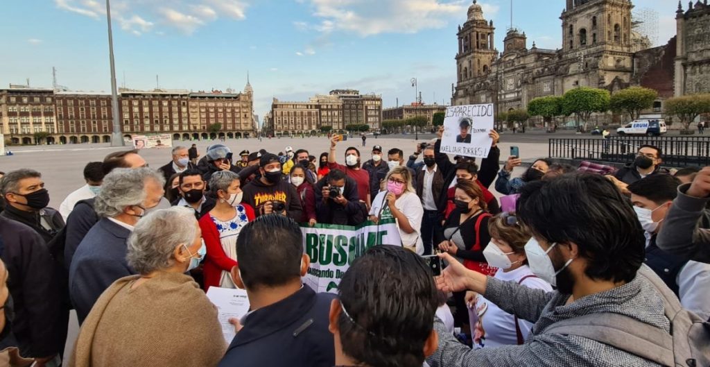 Madres De Desaparecidos Protestan Afuera Del Palacio Nacional | Border ...