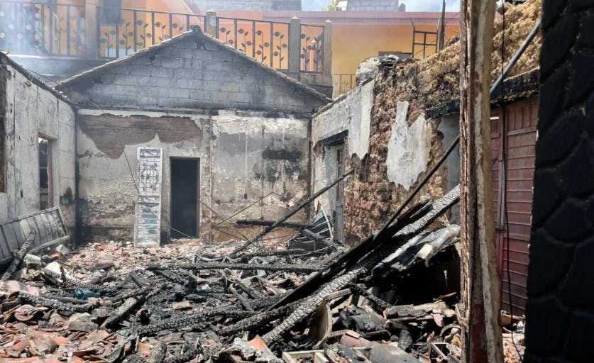 Casasa de vedndedores de drogas destruidas por habitantes de Pantelhó.