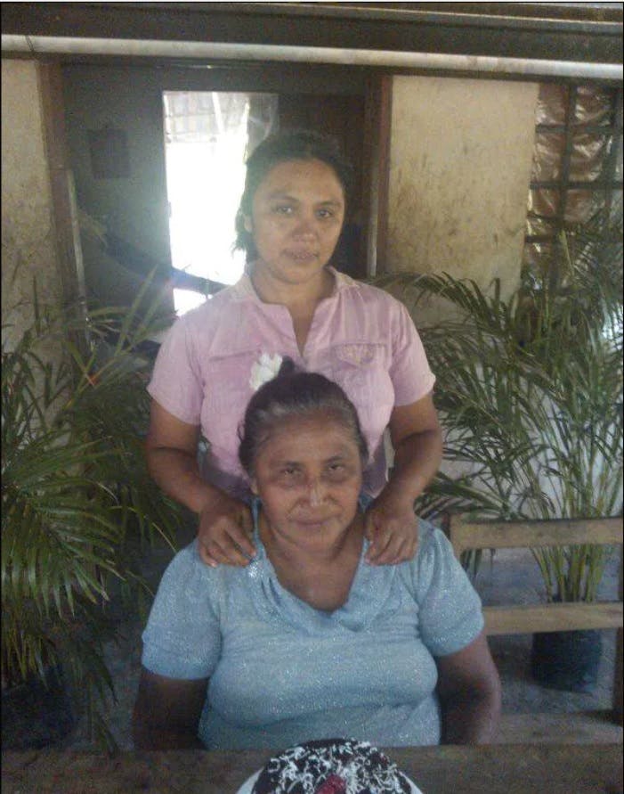 Fotografía de Maria y Magdalena, madre e hija desaparecidas desde 2013, que fueron encontradas muertas en un fosa clandestina.