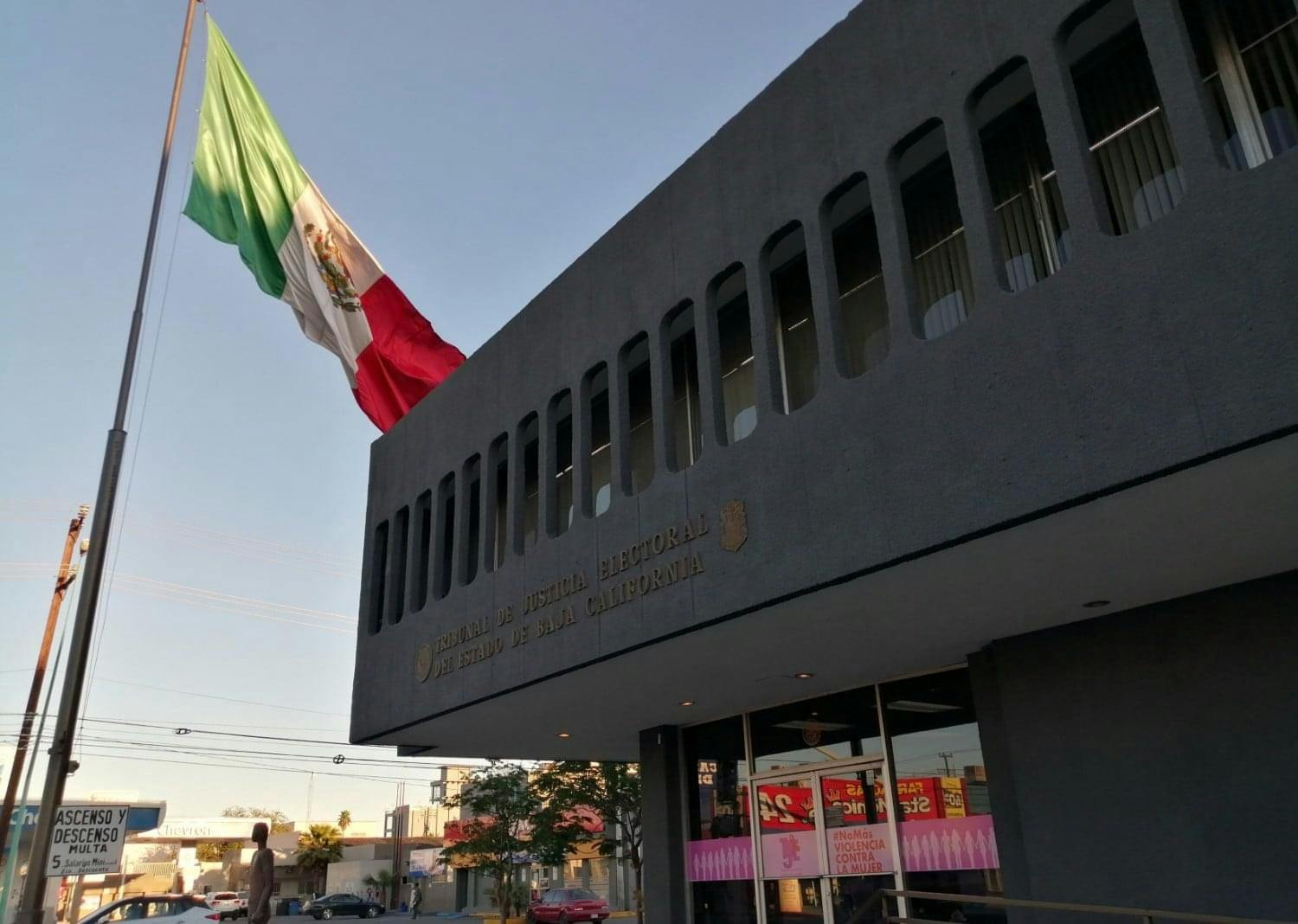 Tribunal de Justicia Electoral del Estadod e Baja California.
