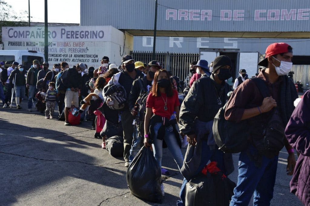 Migrantes en camino hacia el norte de México. 