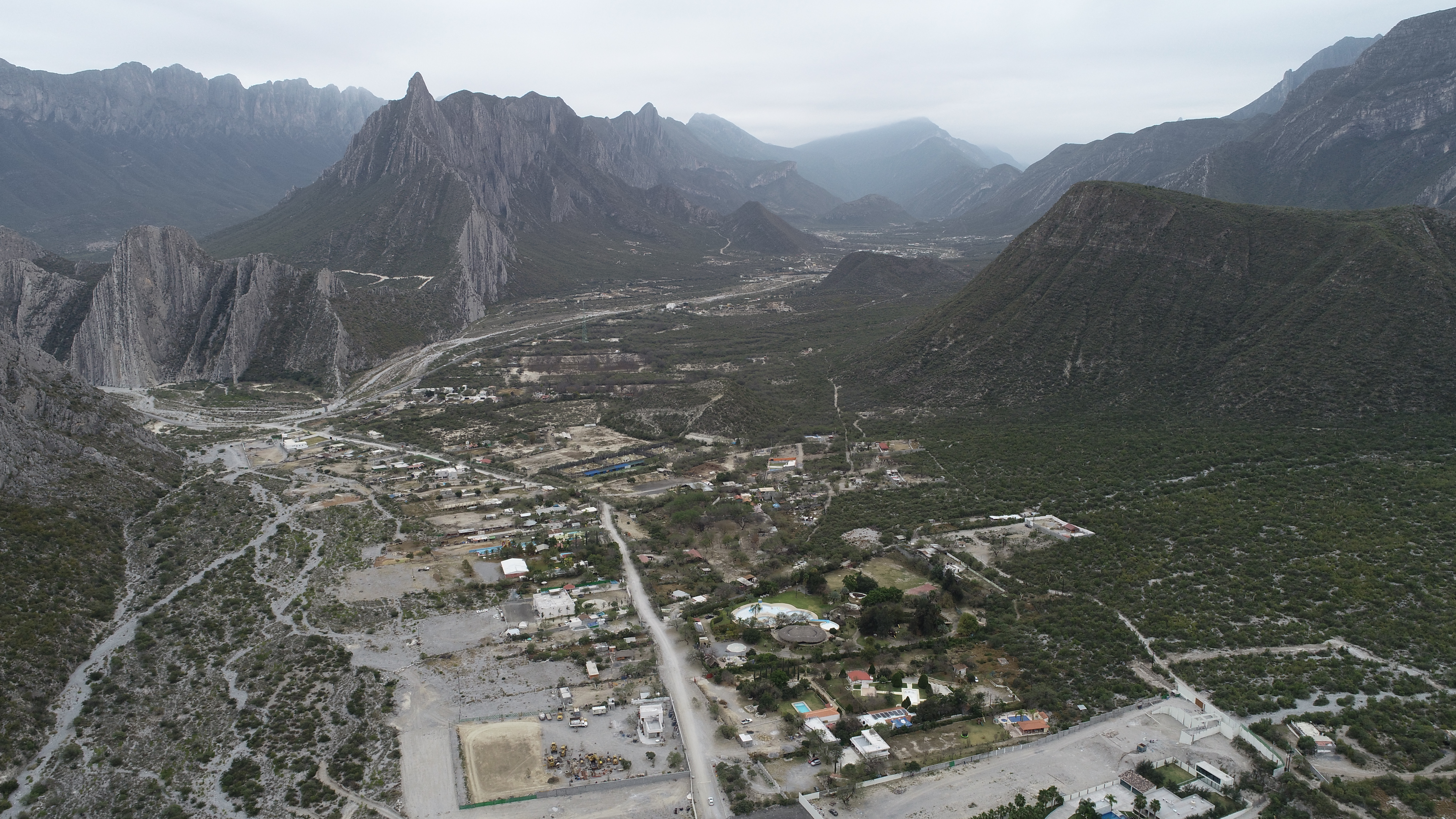 Construcciones sin control impactan a La Huasteca