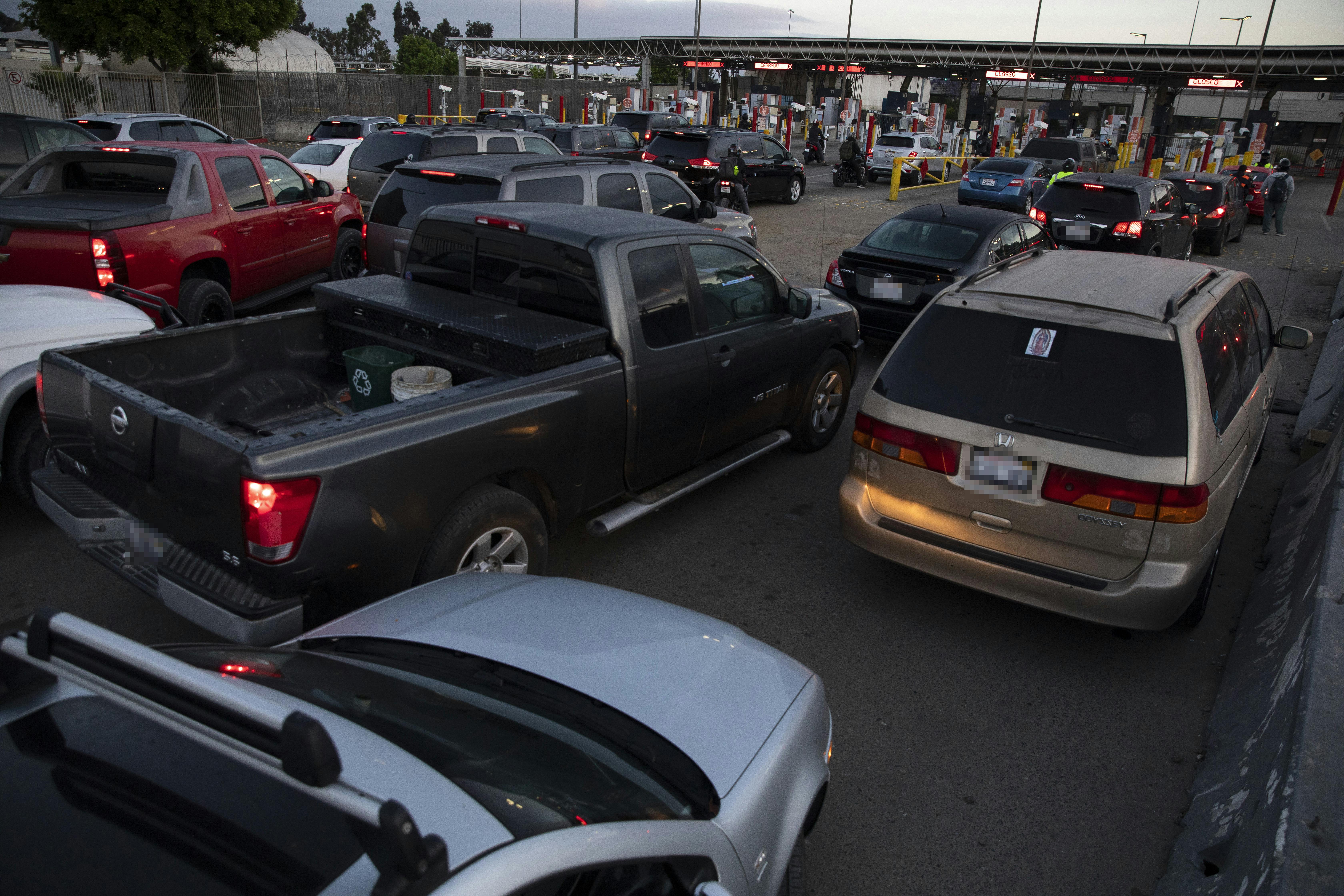 Garita de Otay. Autos chocolate de contrabando en la frontera norte.