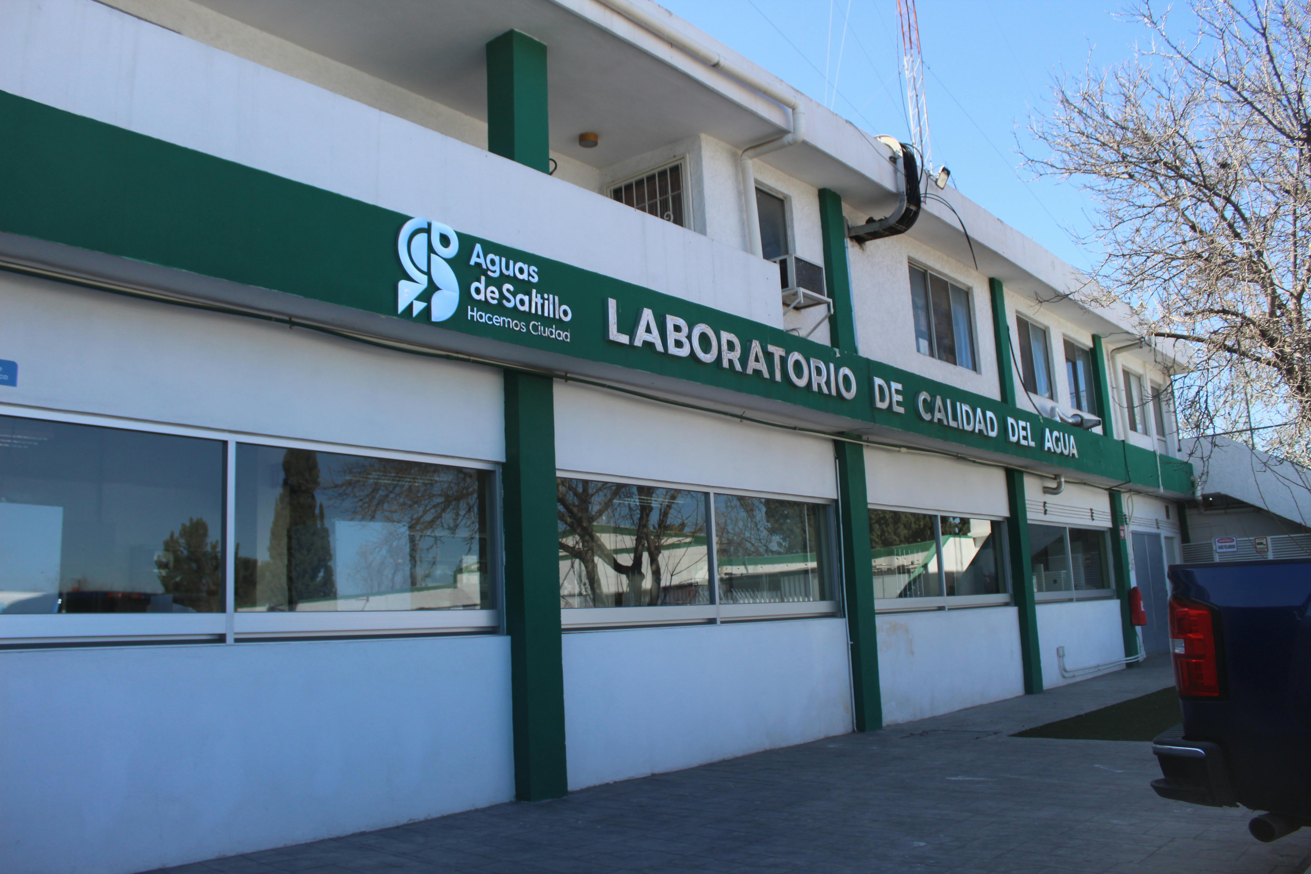 Laboratorio de Calidad del Agua. propiedad de AgSal. Autora: Lucía Pérez Paz