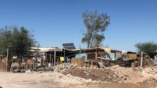 Tienen internet, pero no agua. La vida en la "Ladrillera"