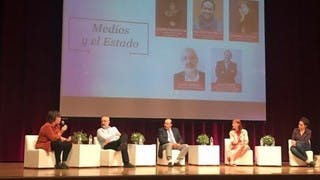 Debaten funcionarios, periodista y activista la relación Prensa-Estado en México