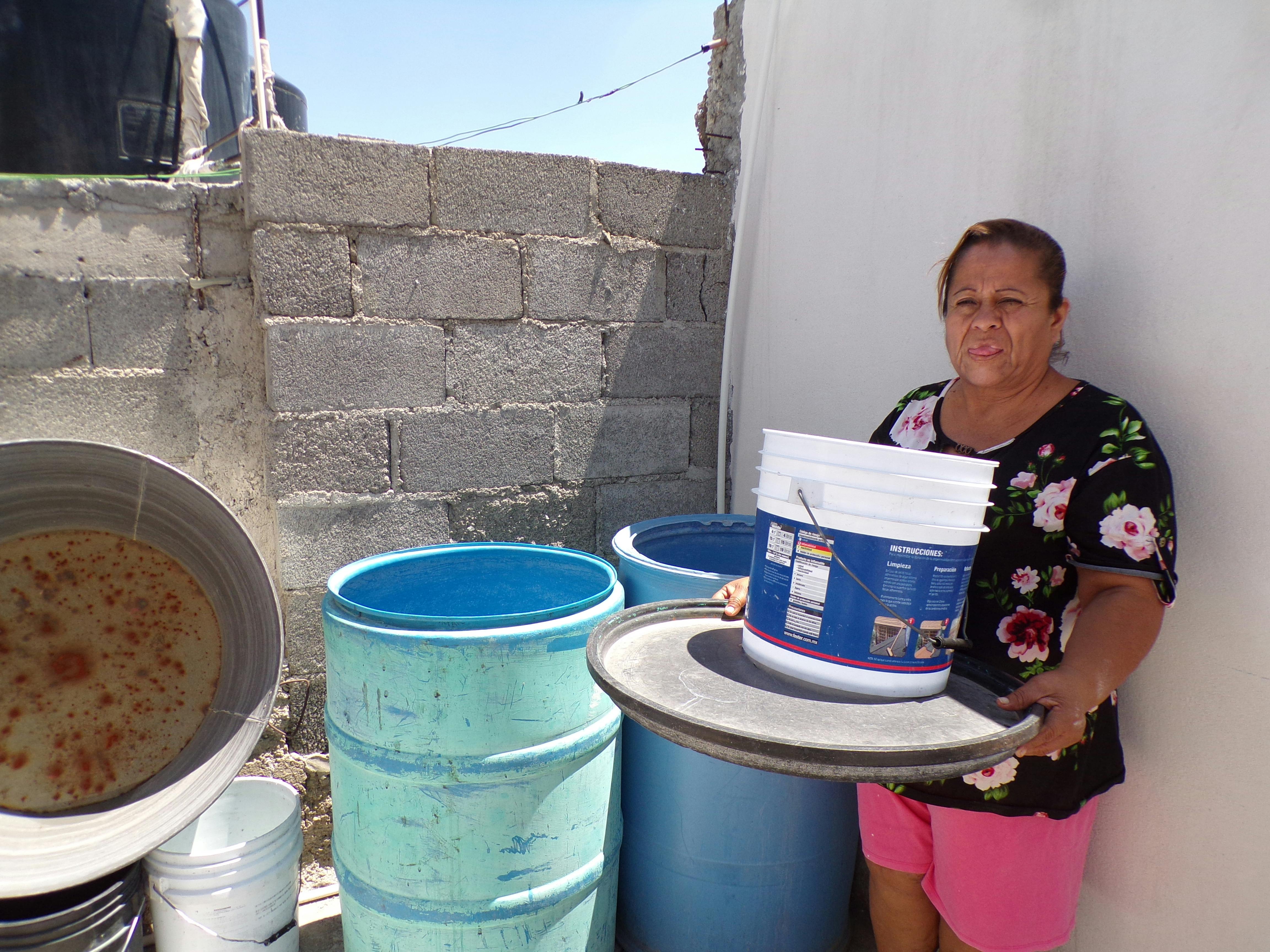 Saltillenses sin agua.