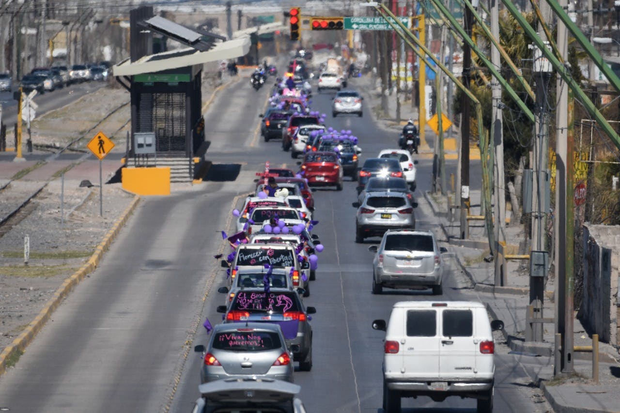 Caravana en protesta contra la violencia contra las muejres Ciudad Juarez