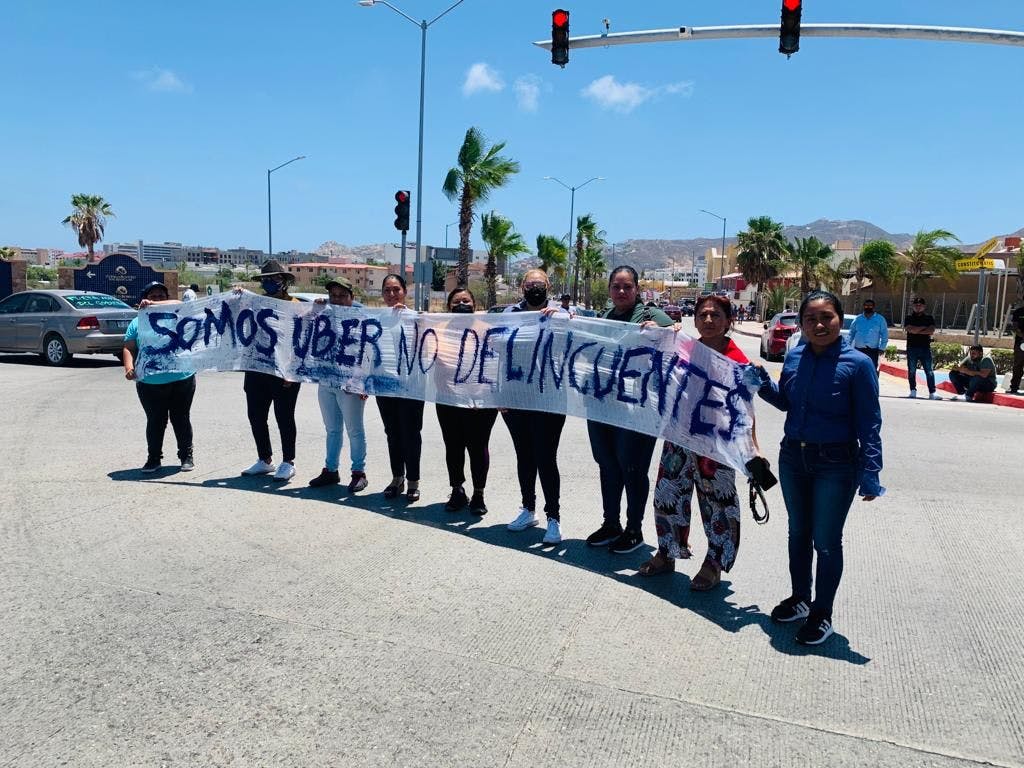 Manifestación de Uber en Los Cabos
