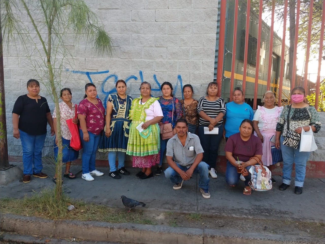 María Guadalupe y parte de la comunidad en Torreón