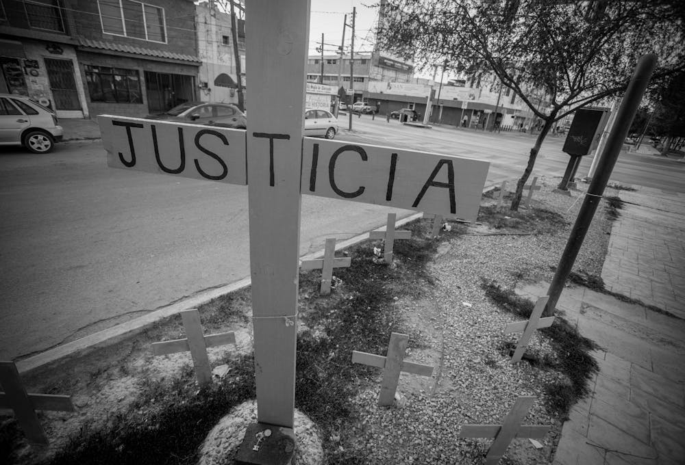 Grietas y lagunas, feminicidios.