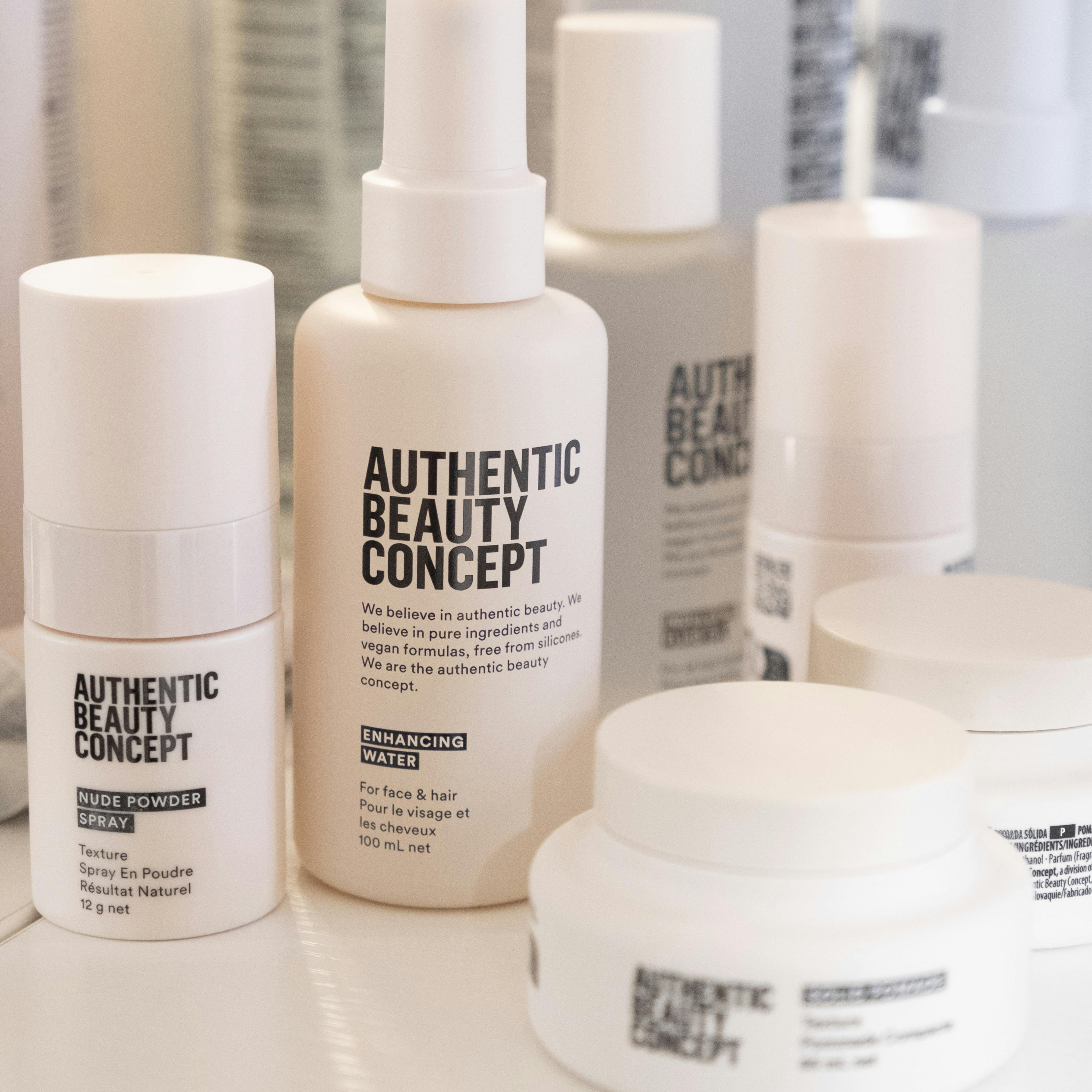 Chloé AW24/25 Ready-to-Wear – Gary Gill als Key Hair Artist mit Authentic Beauty Concept als Haarsponsor.