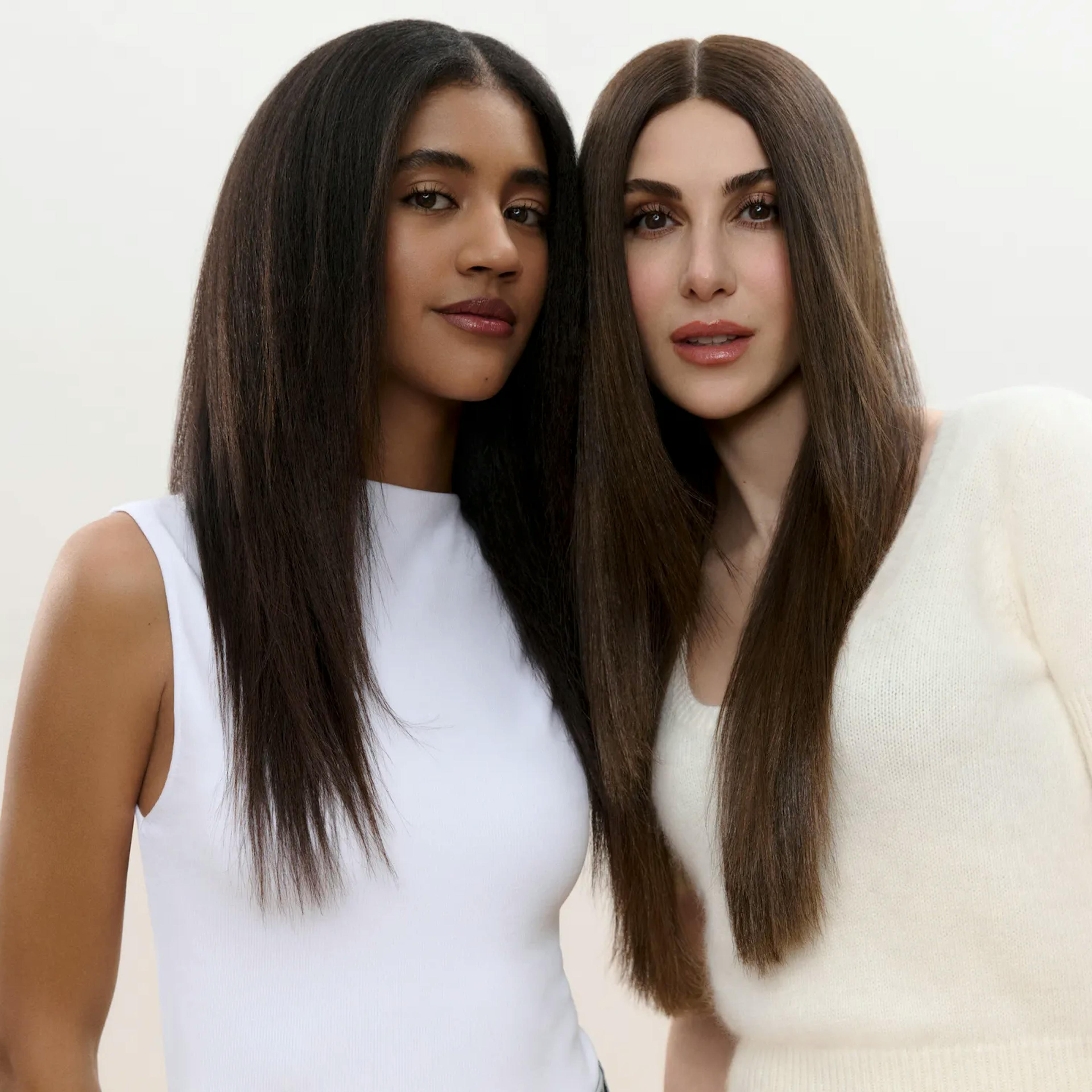 Dyson VOGUE Shooting – Dr. Emi und Vicky Natascha testen den neuen Dyson Airstrait.“