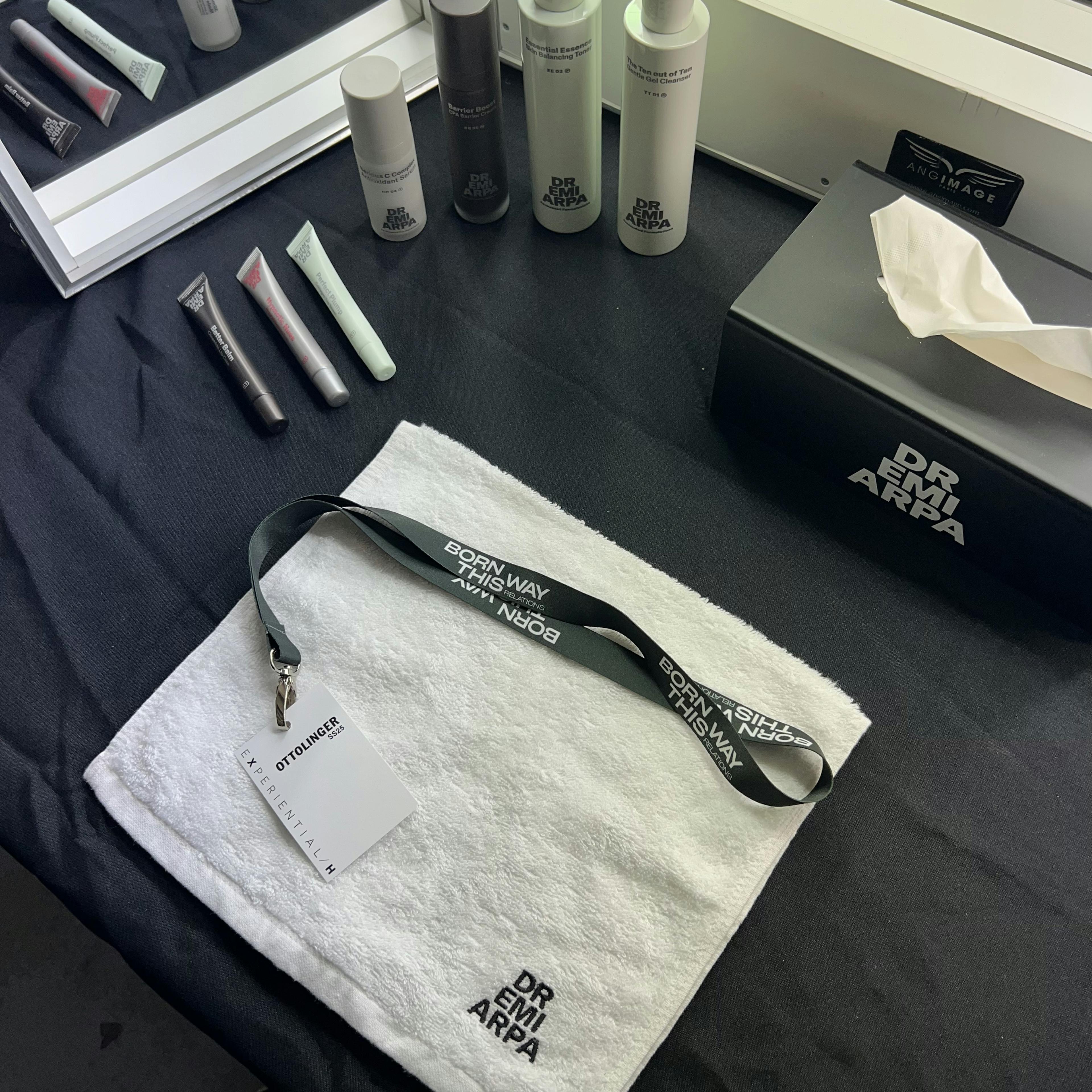 Ottolinger x Dr. Emi Skin – Sponsoring für glowy Makeup-Looks auf der SS25 Paris Fashion Week.