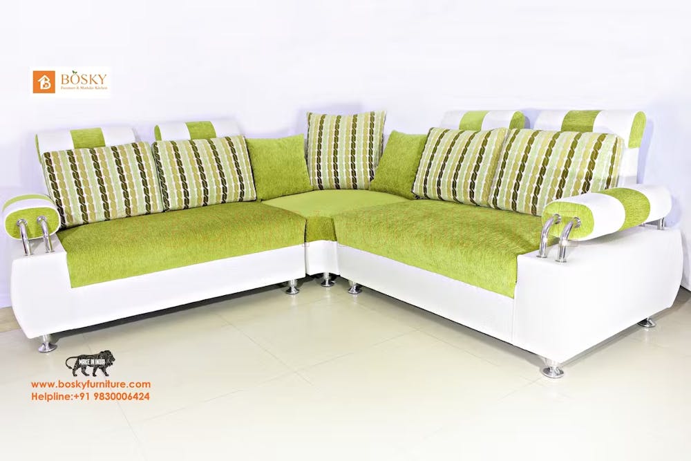 A L-shaped recliner sofa set