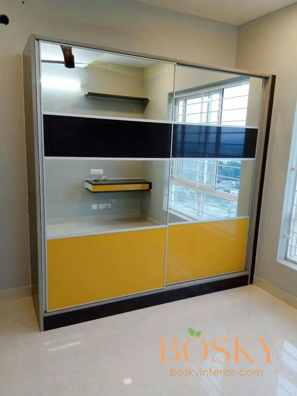 Stylish small size bedroom wardrobe pic