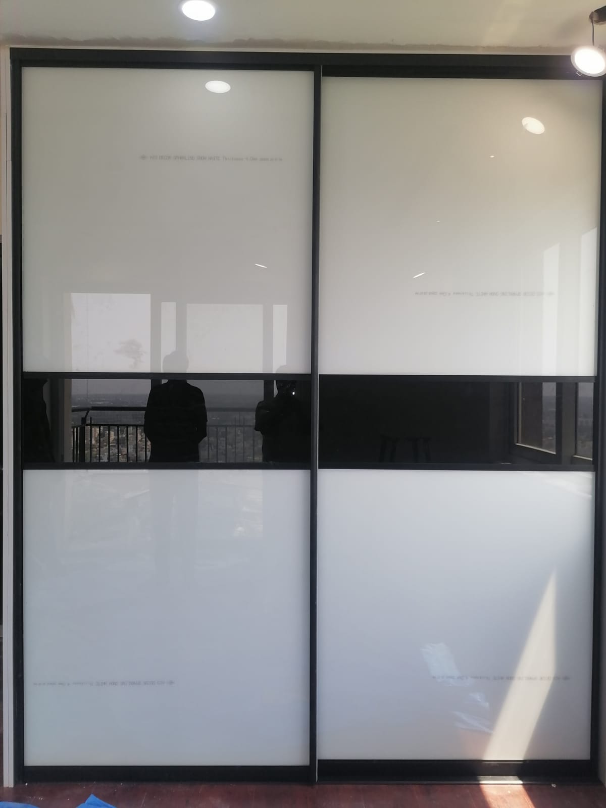 Budget-friendly Lacquered glass wardrobe 