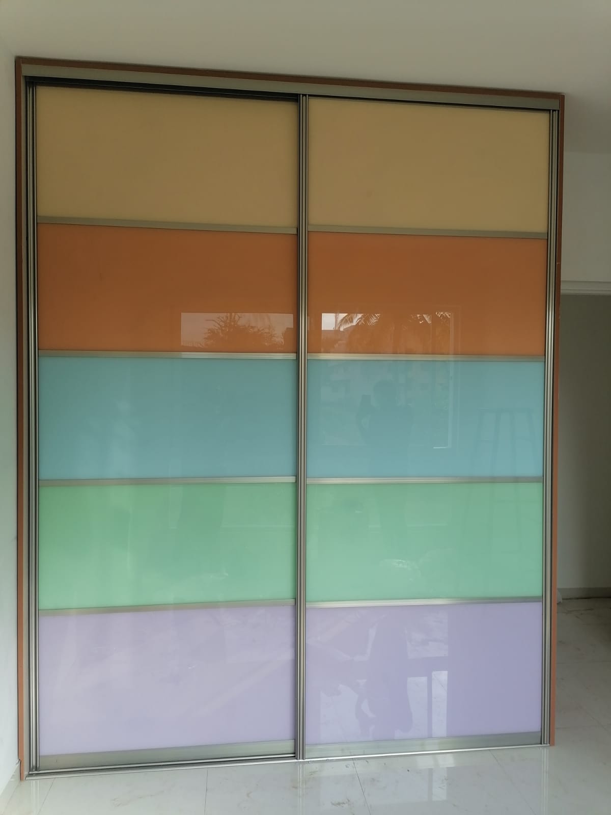 Latest Lacquered glass wardrobe