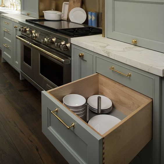 Deep drawers for heavy utensils in kitchen pic