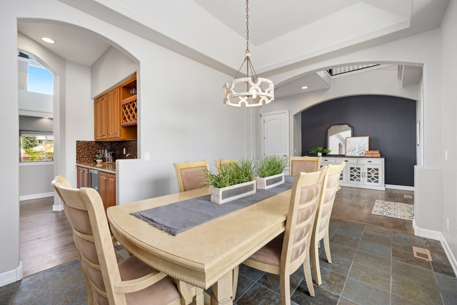 Comfortable Light Wooden Textured Dining Table Design