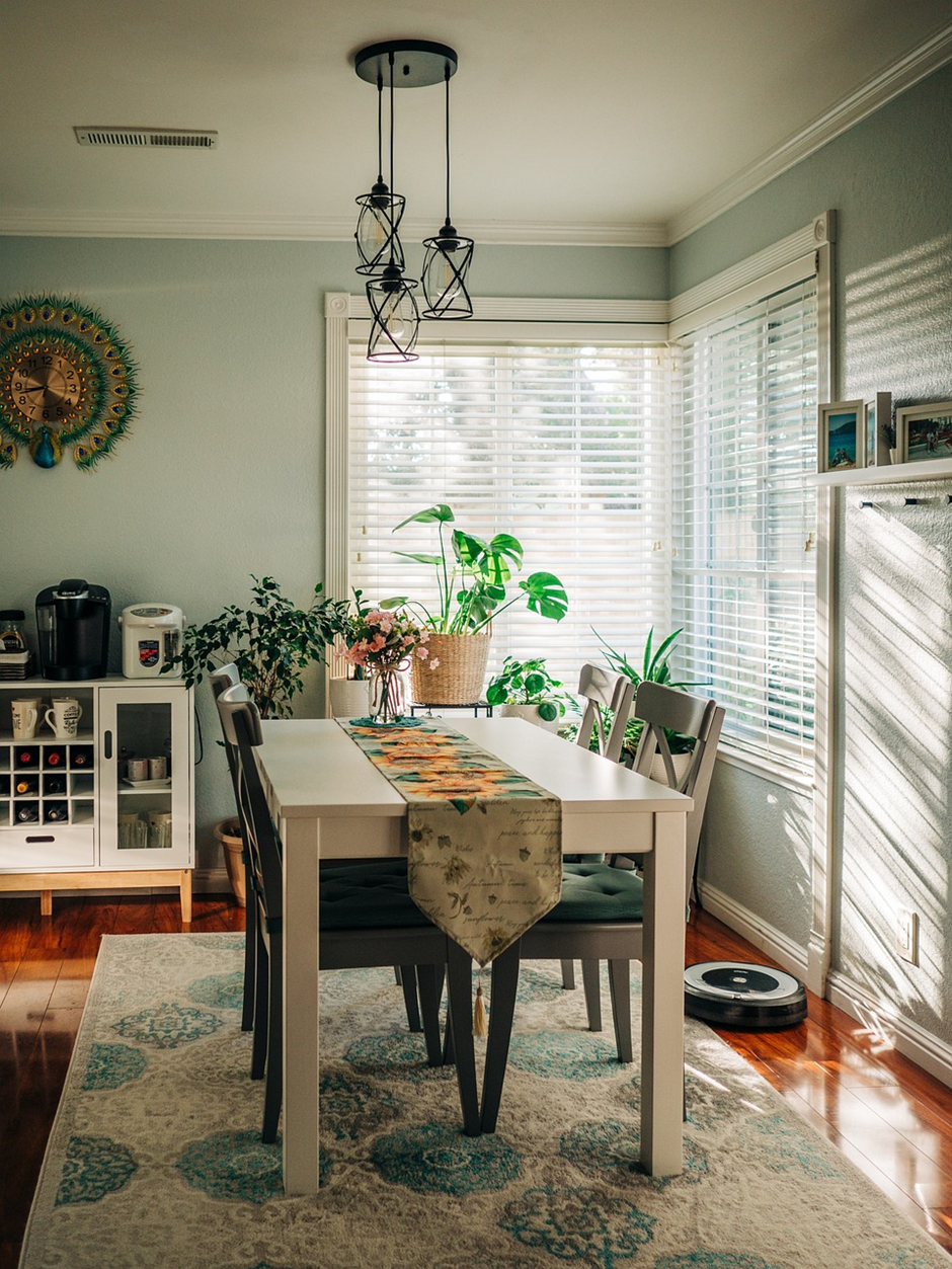 Sturdy and White Dining Table Design